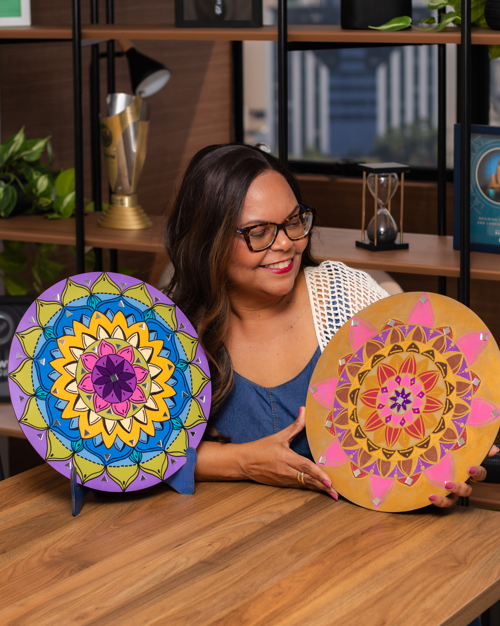 Isa Brito com mandalas
